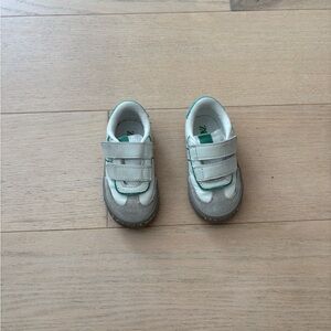 Zara toddler green and white leather sneakers, size 5.5